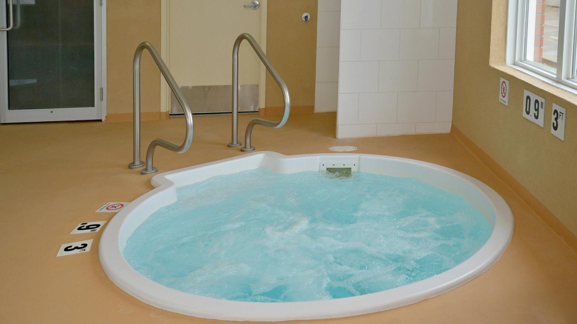 Holiday Inn Express Hotel & Suites Edson By Ihg Εξωτερικό φωτογραφία