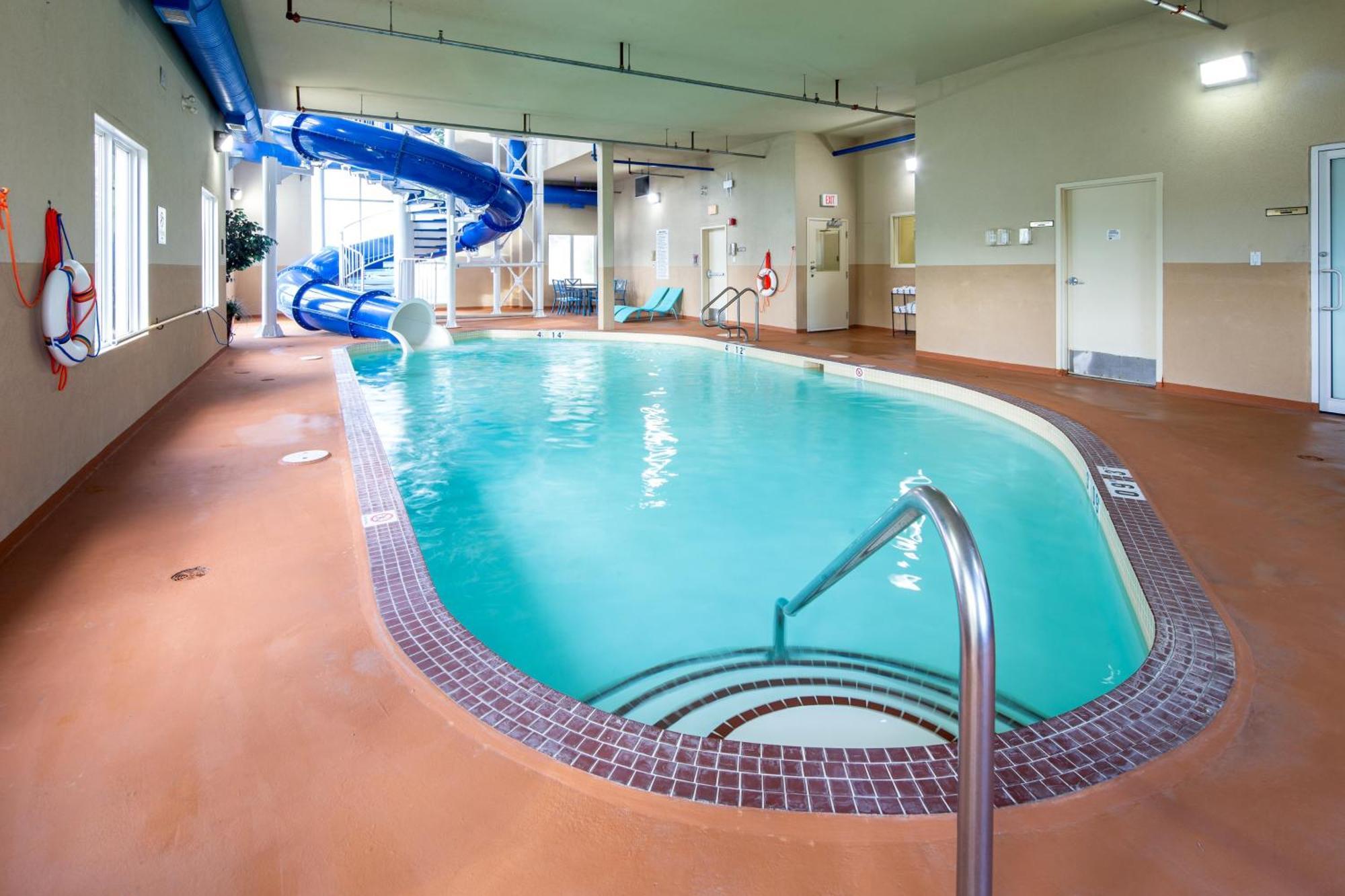 Holiday Inn Express Hotel & Suites Edson By Ihg Εξωτερικό φωτογραφία