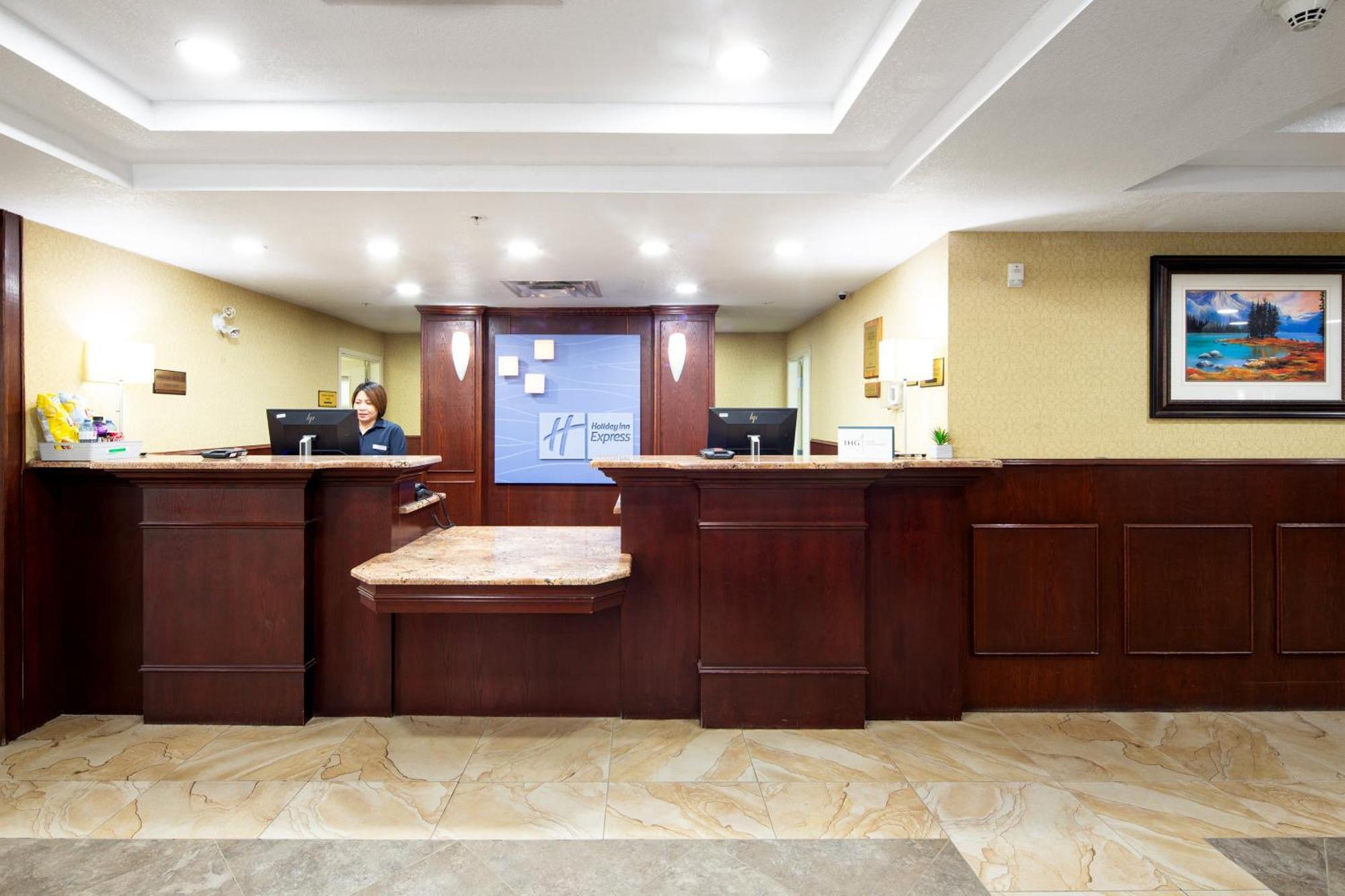 Holiday Inn Express Hotel & Suites Edson By Ihg Εξωτερικό φωτογραφία