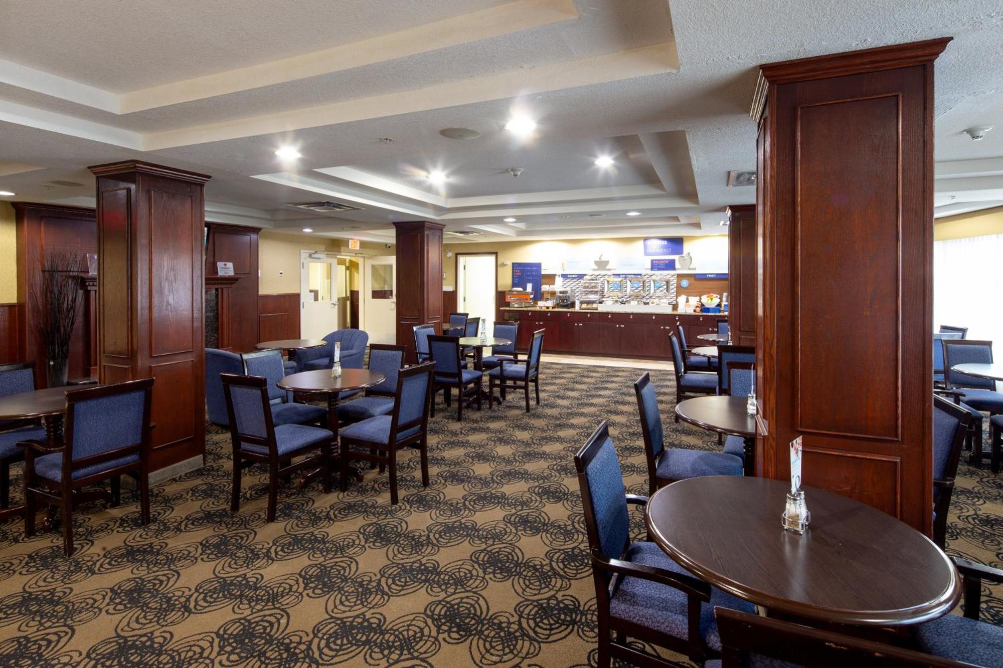 Holiday Inn Express Hotel & Suites Edson By Ihg Εξωτερικό φωτογραφία