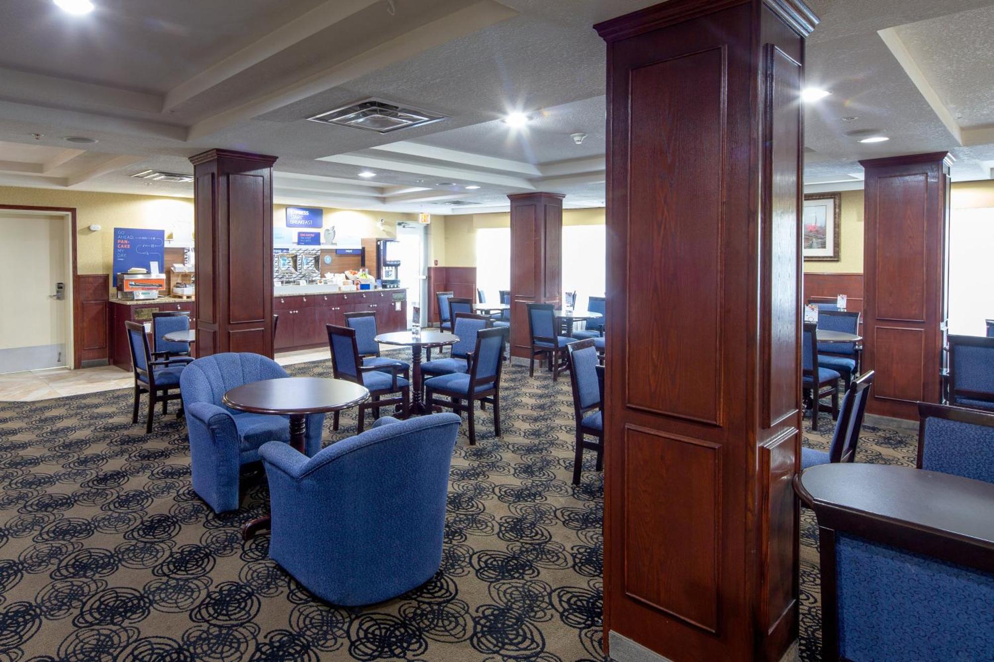 Holiday Inn Express Hotel & Suites Edson By Ihg Εξωτερικό φωτογραφία