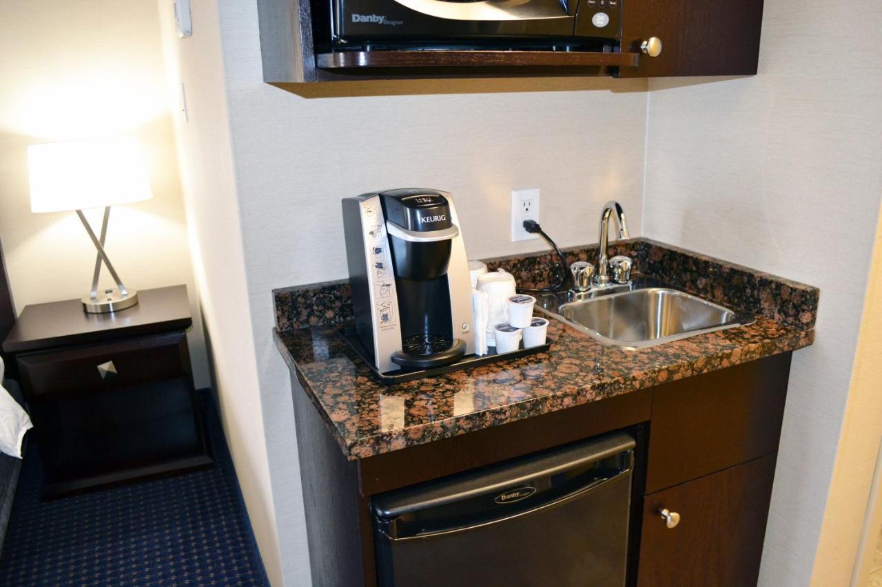 Holiday Inn Express Hotel & Suites Edson By Ihg Εξωτερικό φωτογραφία