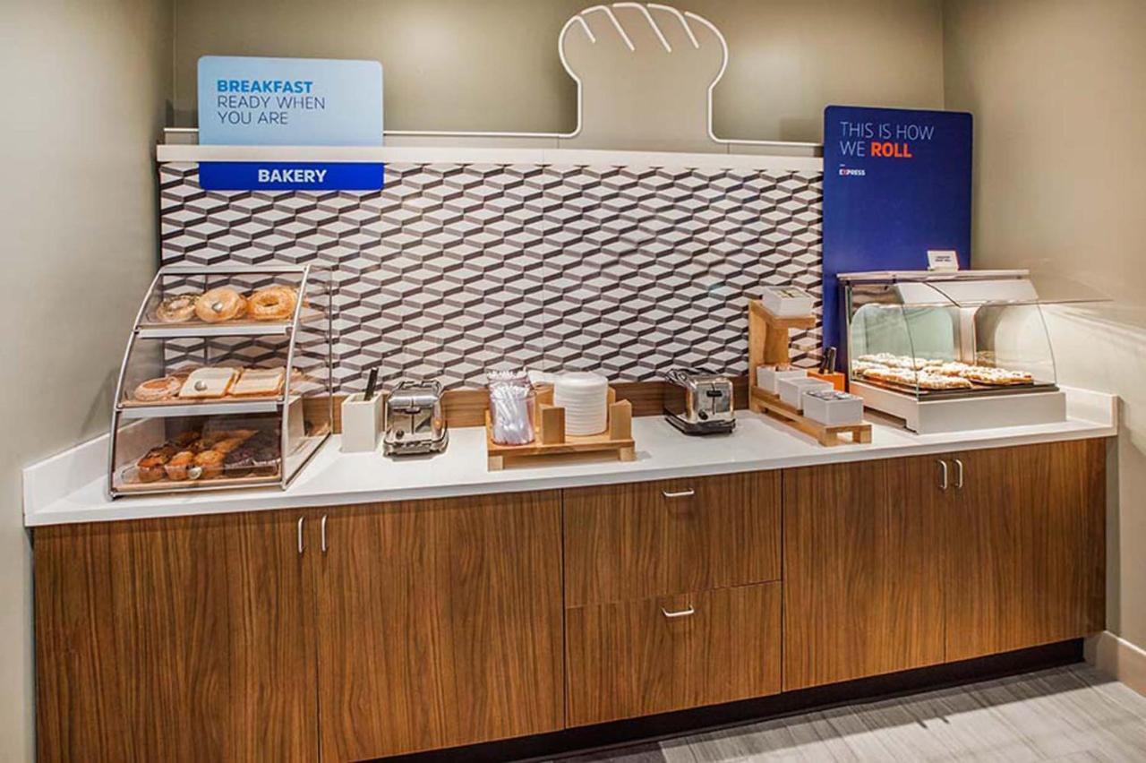 Holiday Inn Express Hotel & Suites Edson By Ihg Εξωτερικό φωτογραφία